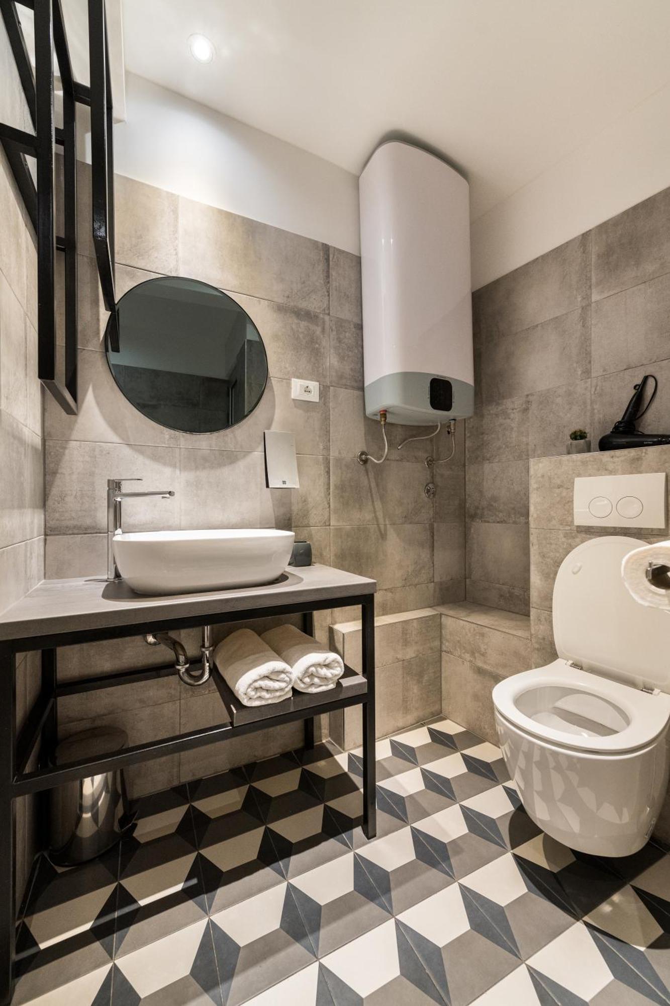 Apartment Centre *