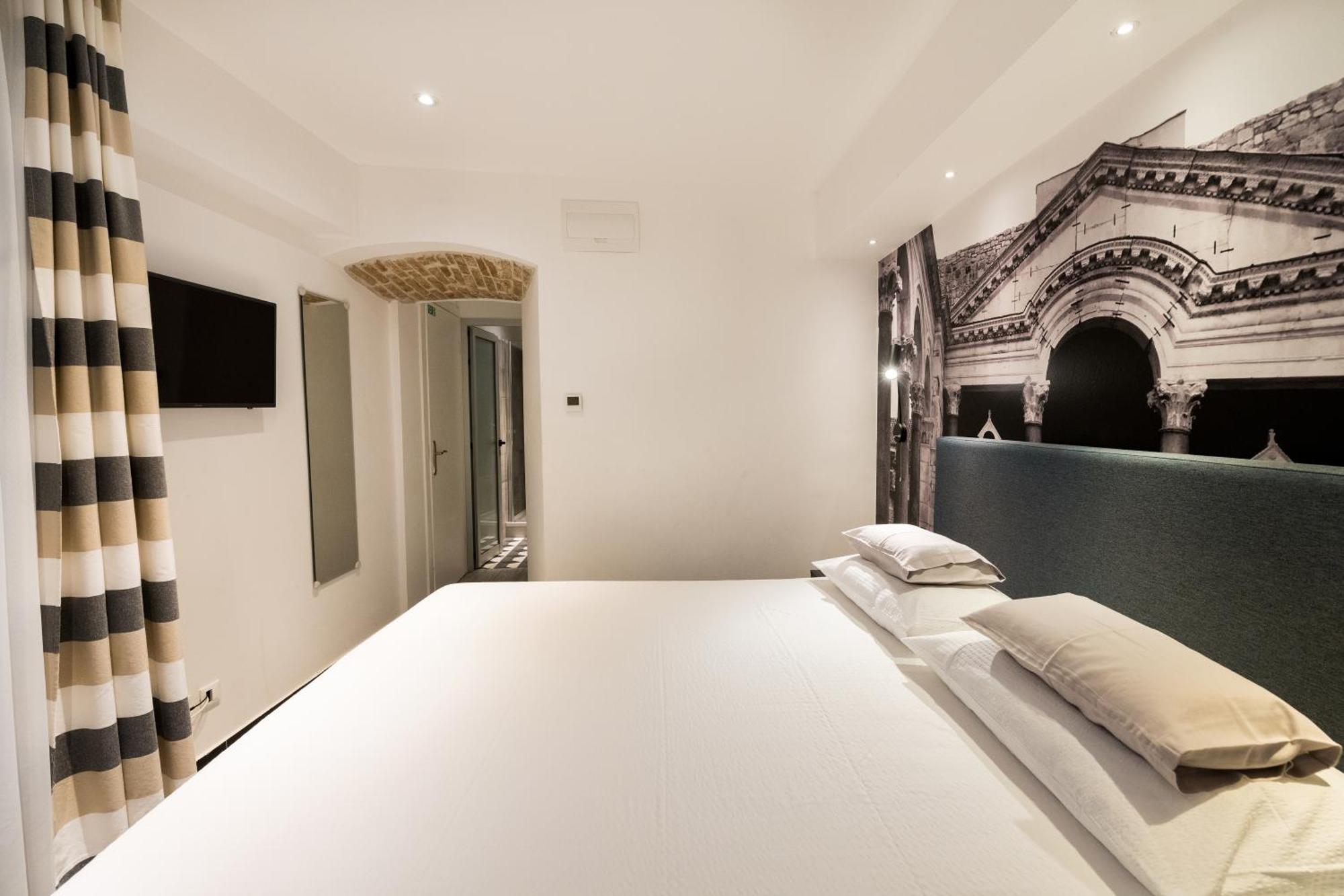 Apartment Centre Split