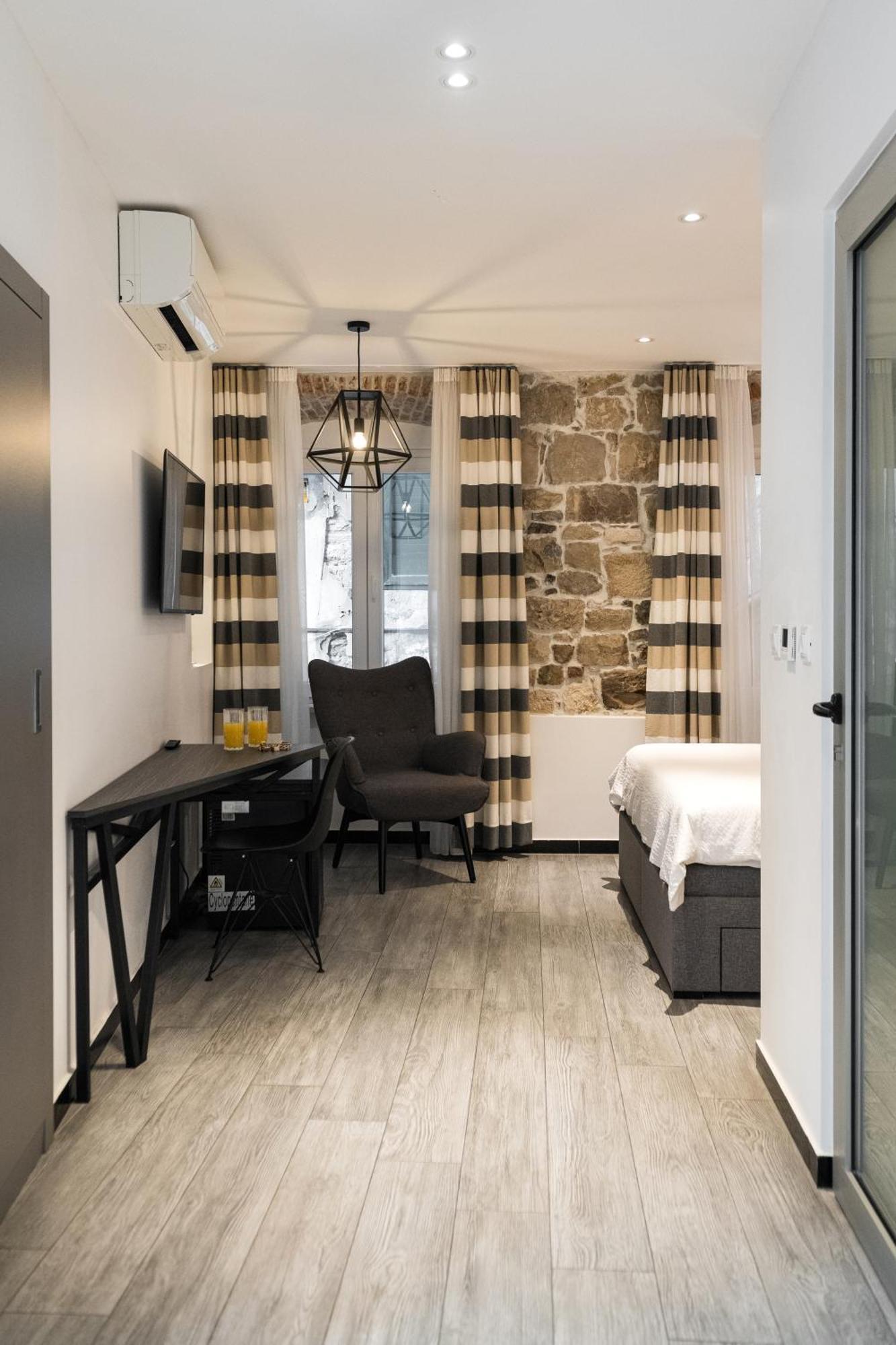 Apartment Centre *